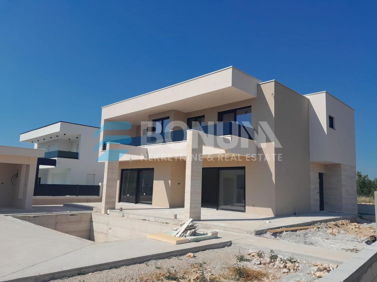 Vila z bazenom v bližini Narodnega parka Krka