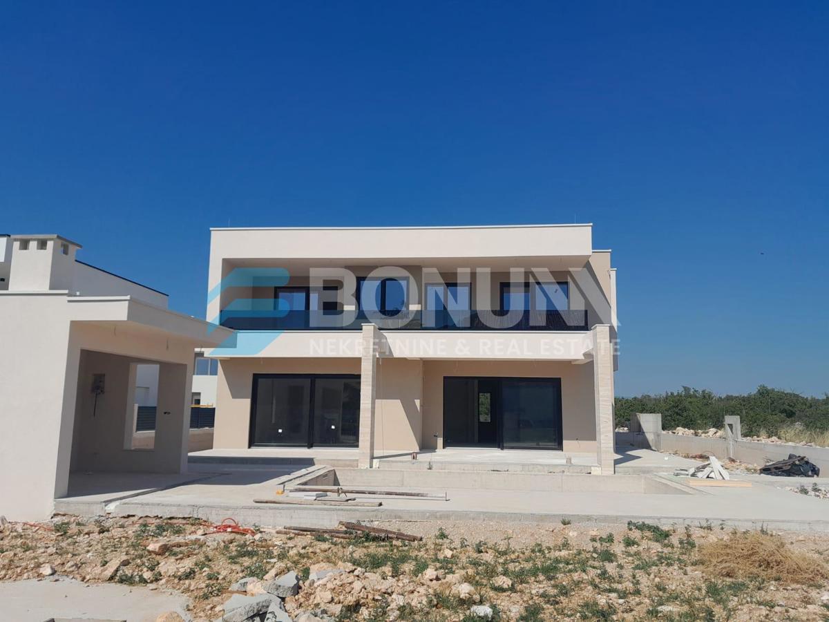 Vila z bazenom v bližini Narodnega parka Krka