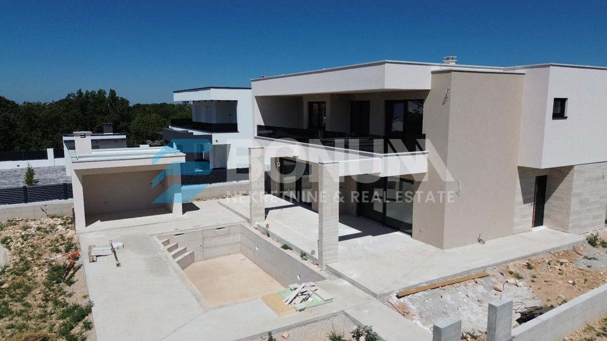 Vila z bazenom v bližini Narodnega parka Krka