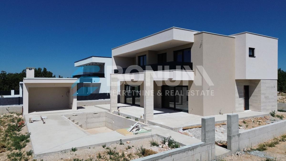 Vila z bazenom v bližini Narodnega parka Krka