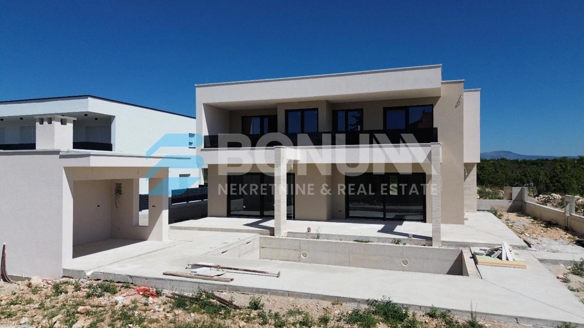 Vila z bazenom v bližini Narodnega parka Krka