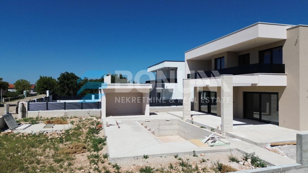 Vila z bazenom v bližini Narodnega parka Krka