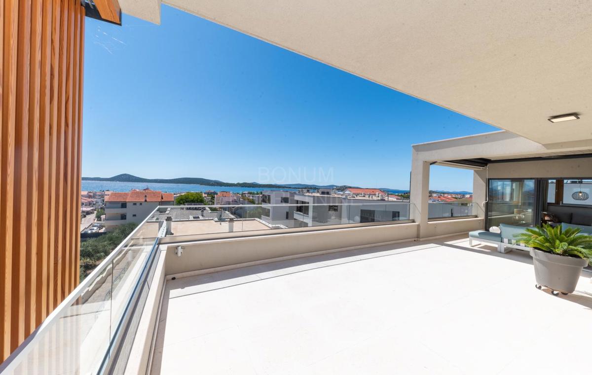  Čudovito opremljeno stanovanje z razgledom od zgoraj, Vodice