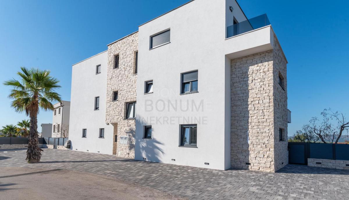  Apartma, dve spalnici, prvo nadstropje, Murter
