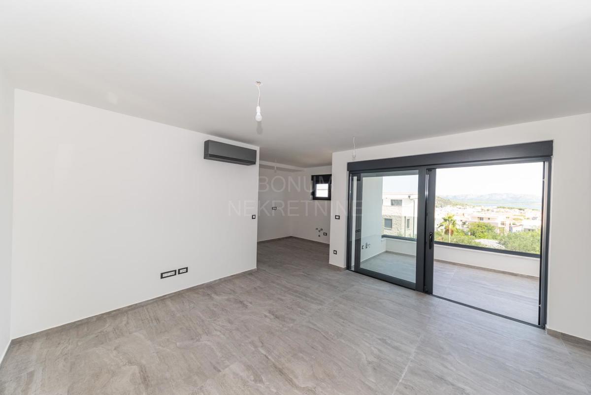  Apartma, dve spalnici, prvo nadstropje, Murter