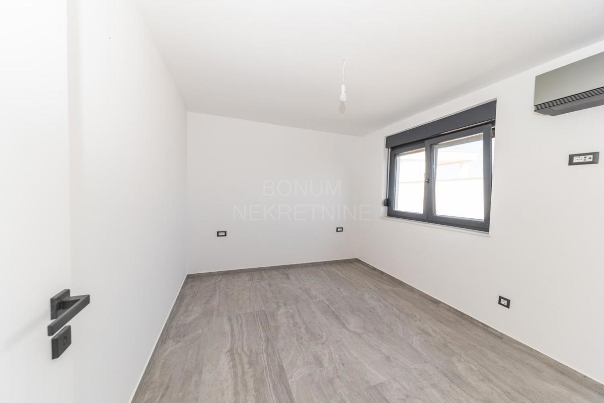  Apartma, dve spalnici, prvo nadstropje, Murter