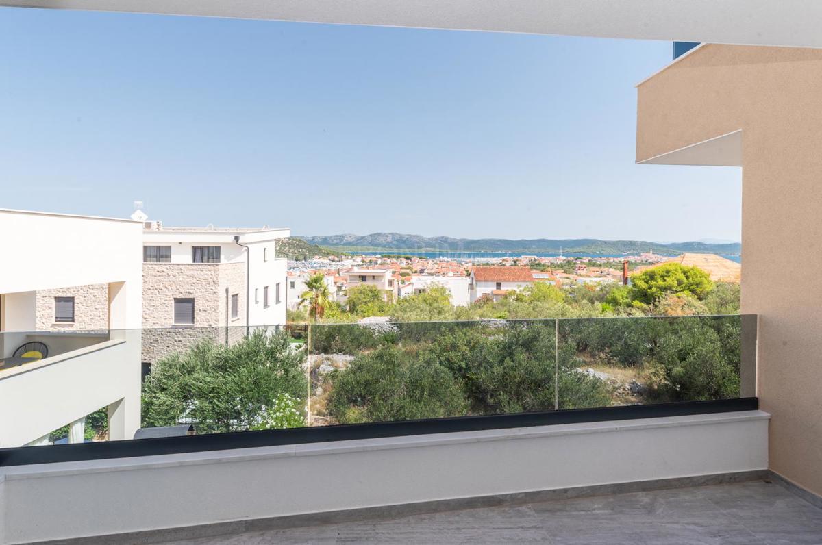  Apartma, dve spalnici, prvo nadstropje, Murter