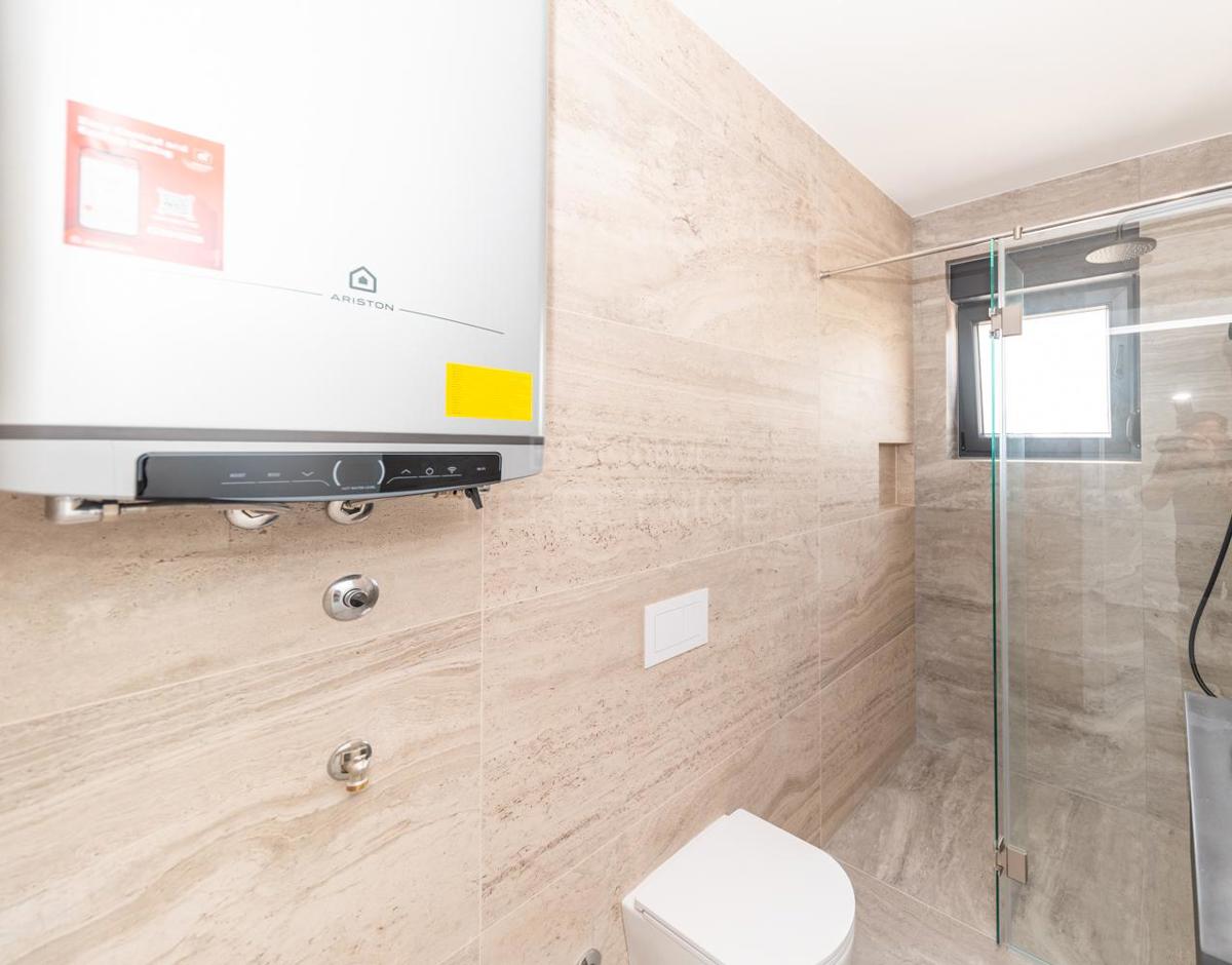 Apartma, dve spalnici, prvo nadstropje, Murter