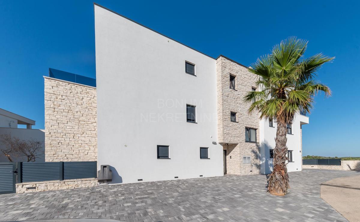  Apartma, dve spalnici, prvo nadstropje, Murter