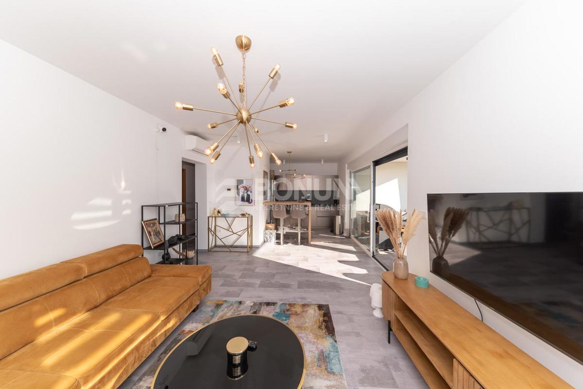 Čudovito stanovanje z dvoriščem v pritličju novejše stavbe, Vodice