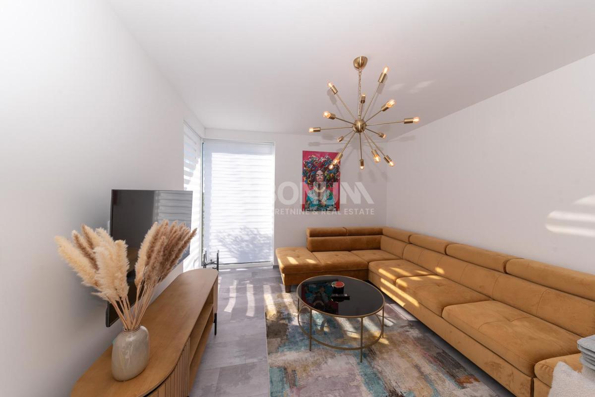 Čudovito stanovanje z dvoriščem v pritličju novejše stavbe, Vodice