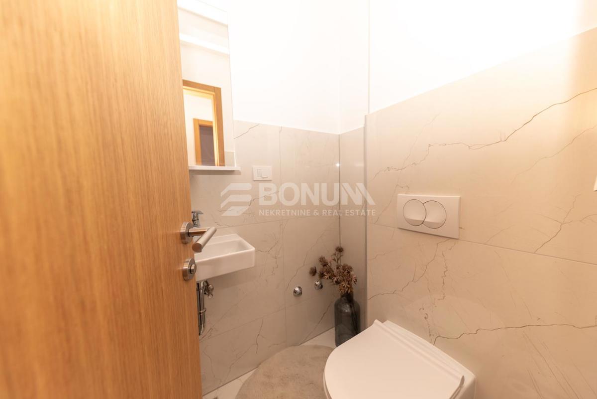 Čudovito stanovanje z dvoriščem v pritličju novejše stavbe, Vodice