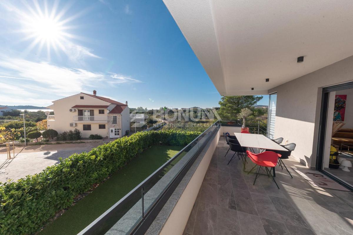 Čudovito stanovanje z dvoriščem v pritličju novejše stavbe, Vodice