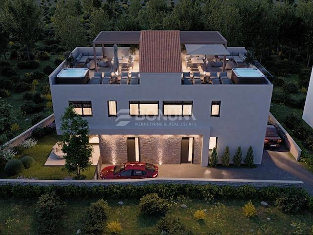 Čudovita dvojna hiša, novogradnja, Murter