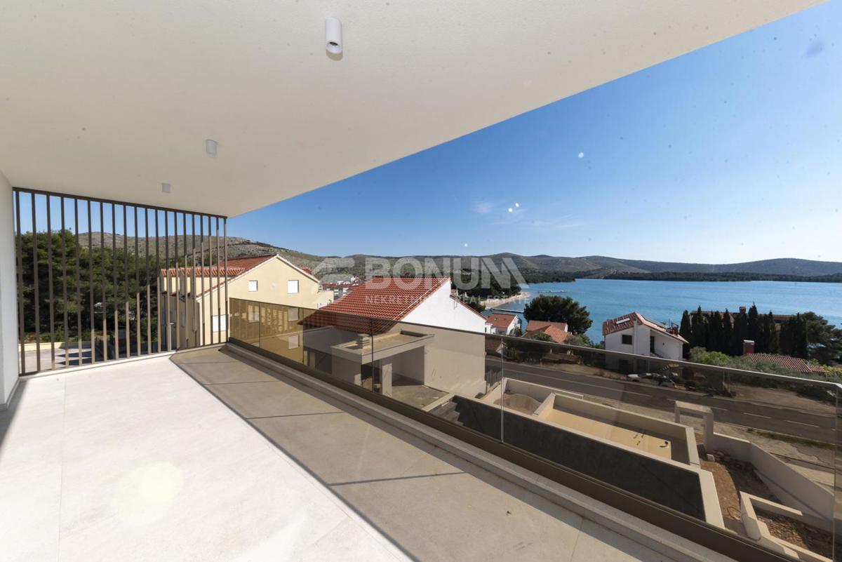 Moderna vila z bazenom in pogledom na morje, Šibenik-Žaborić