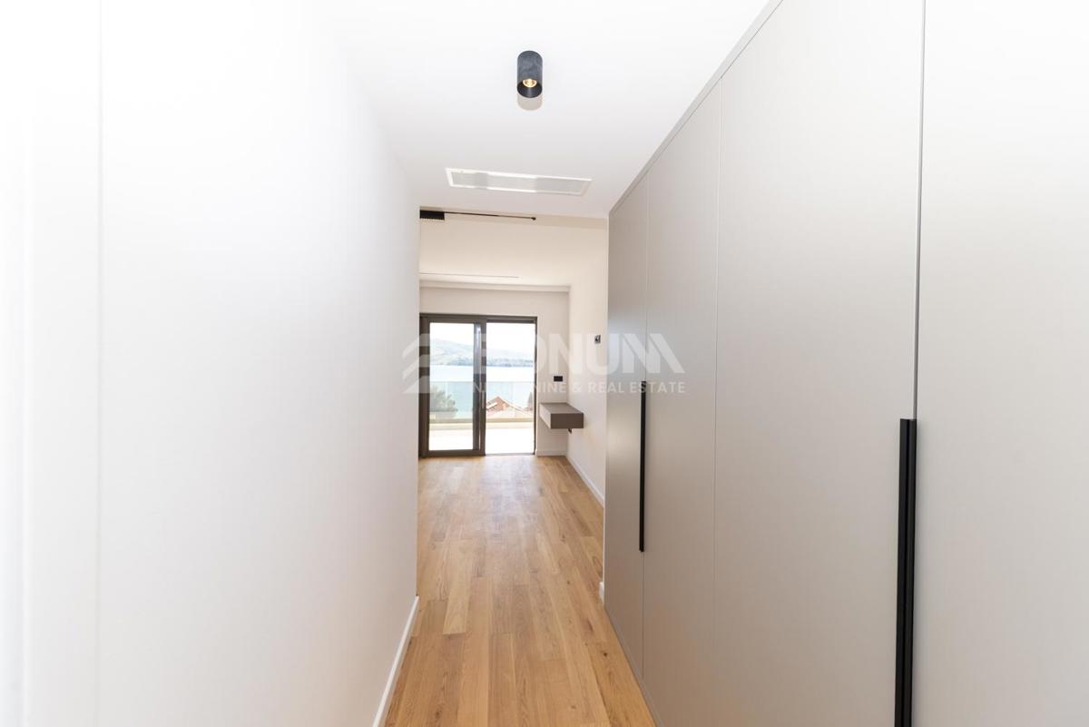 Moderna vila z bazenom in pogledom na morje, Šibenik-Žaborić