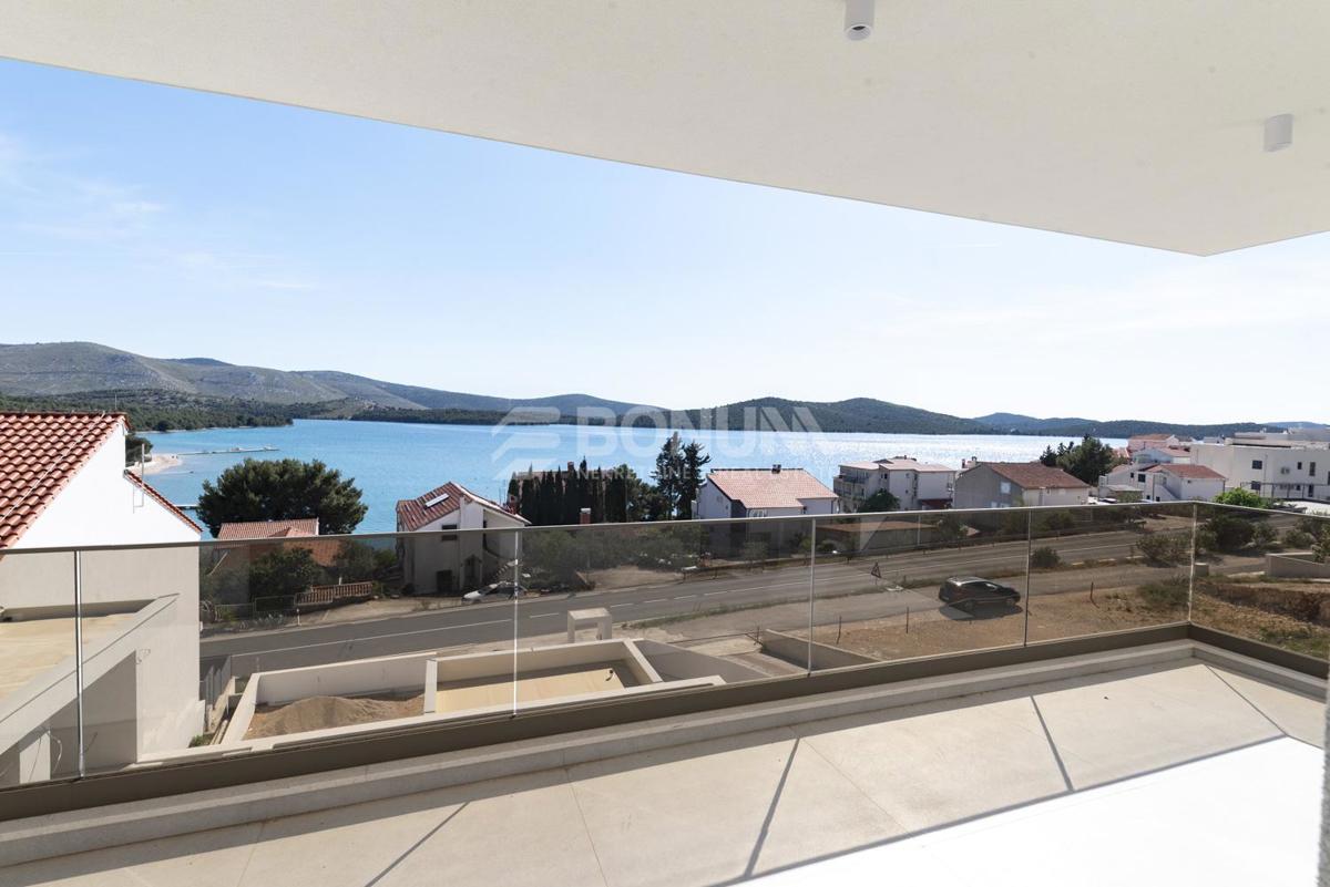 Moderna vila z bazenom in pogledom na morje, Šibenik-Žaborić