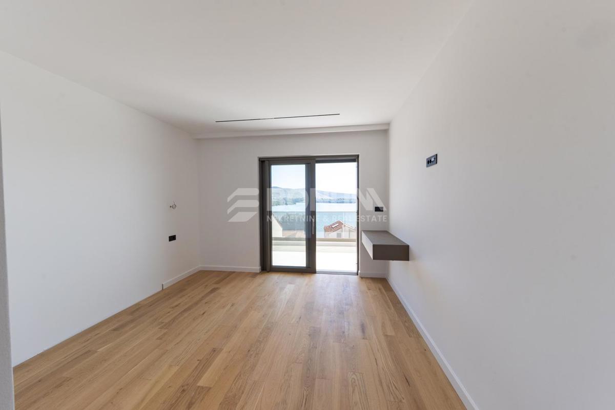 Moderna vila z bazenom in pogledom na morje, Šibenik-Žaborić