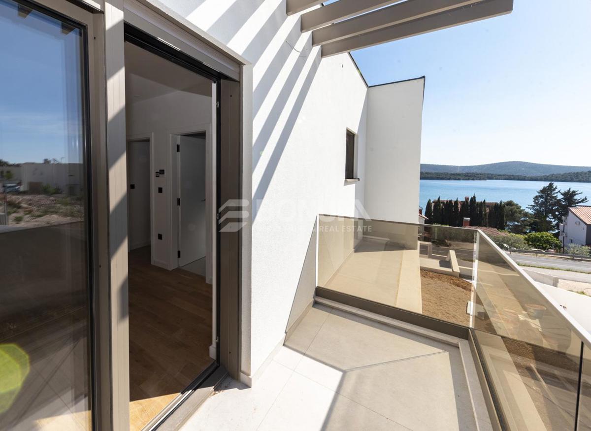 Moderna vila z bazenom in pogledom na morje, Šibenik-Žaborić