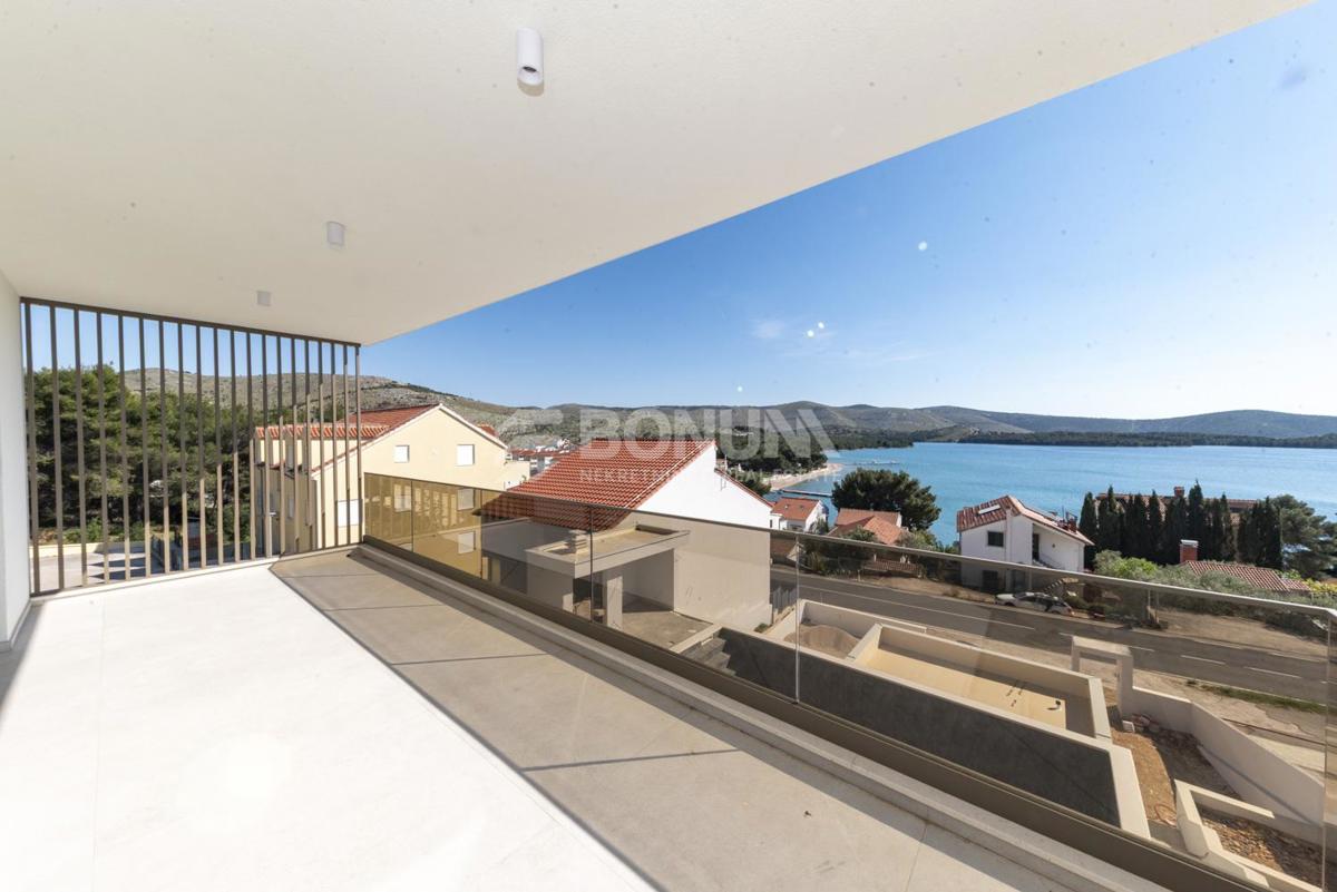 Moderna vila z bazenom in pogledom na morje, Šibenik-Žaborić