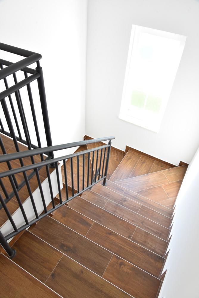 Prodamo novo opremljeno hišo z bazenom, Tribunj