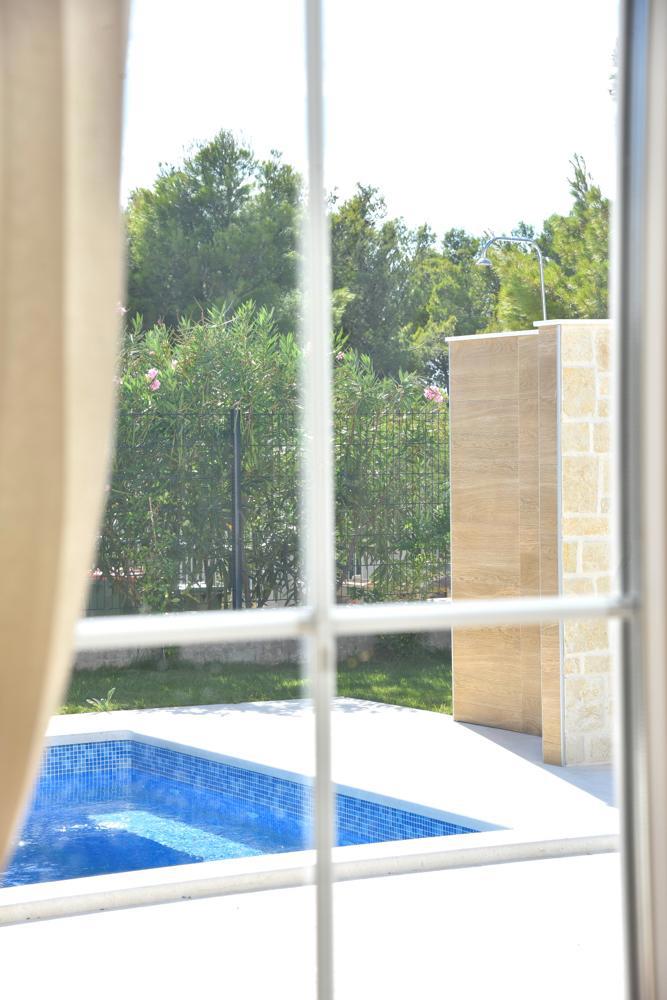 Prodamo novo opremljeno hišo z bazenom, Tribunj