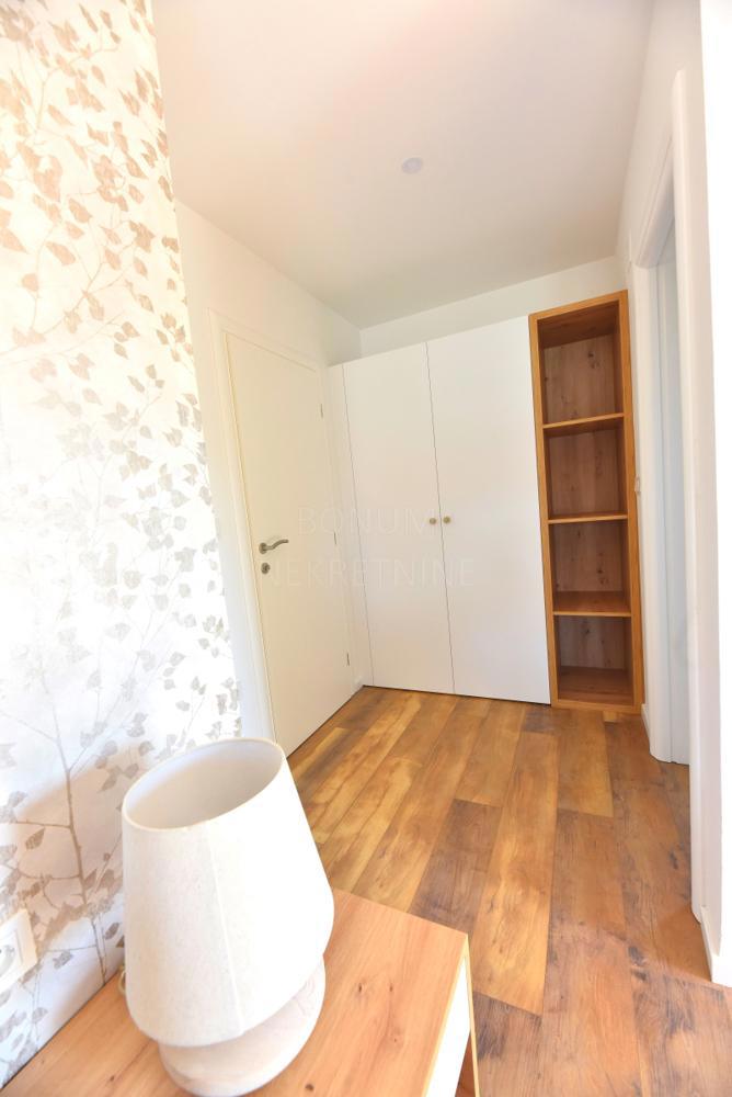 Prodamo novo opremljeno hišo z bazenom, Tribunj