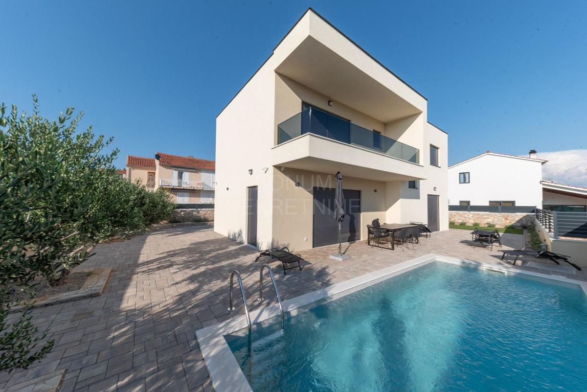 Samostojna hiša z bazenom, Vodice