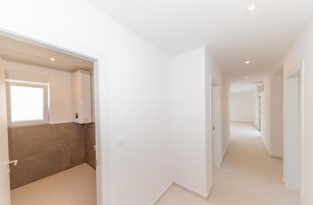 Prodamo apartma blizu plaže, prvo nadstropje, Vodice