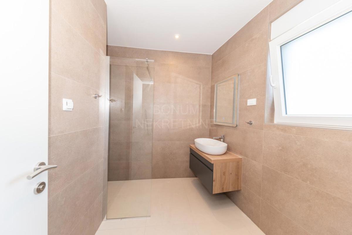 Prodamo apartma blizu plaže, prvo nadstropje, Vodice