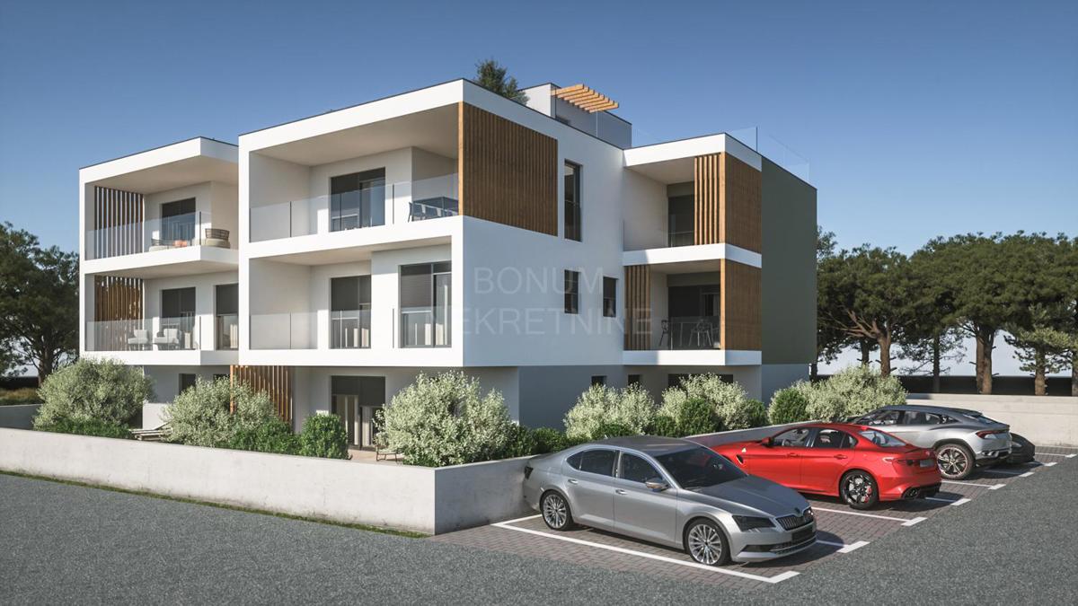 Manjše stanovanje z dvoriščem v centru mesta, Vodice