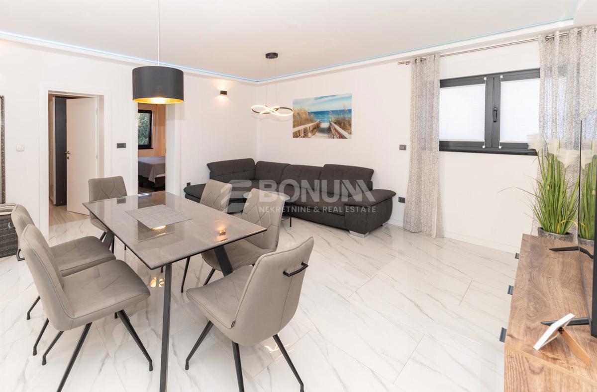 Apartmajska hiša v bližini plaže, Srima – Vodice