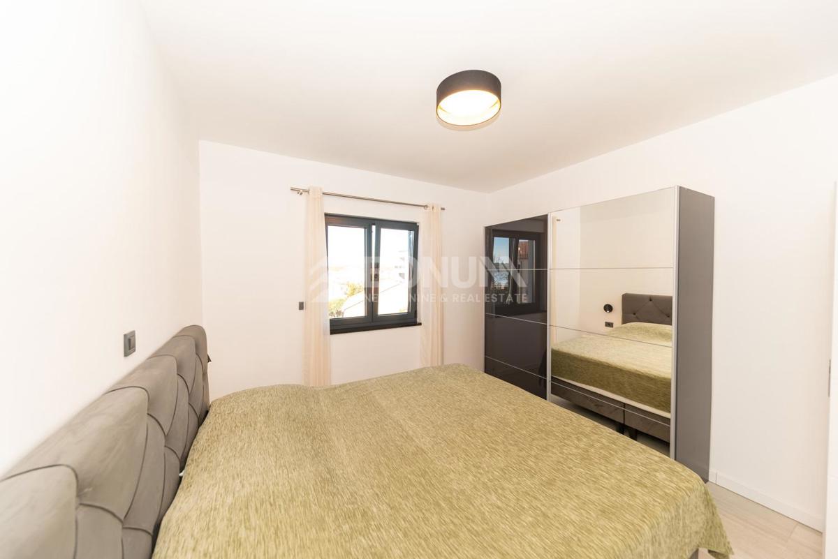 Apartmajska hiša v bližini plaže, Srima – Vodice