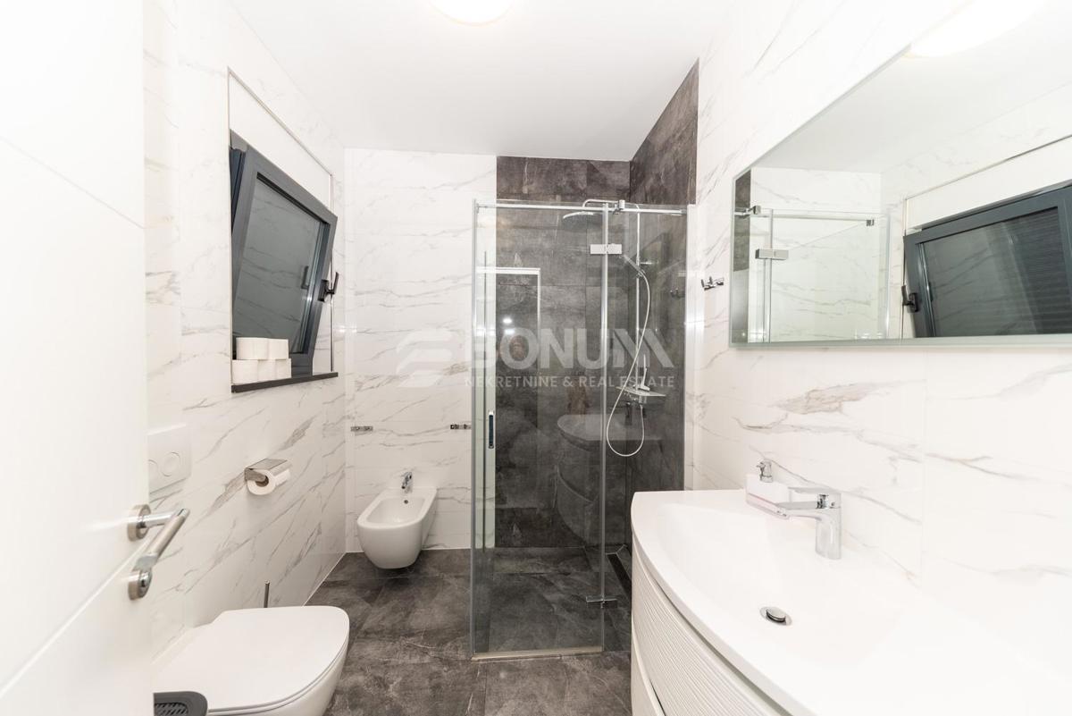 Apartmajska hiša v bližini plaže, Srima – Vodice