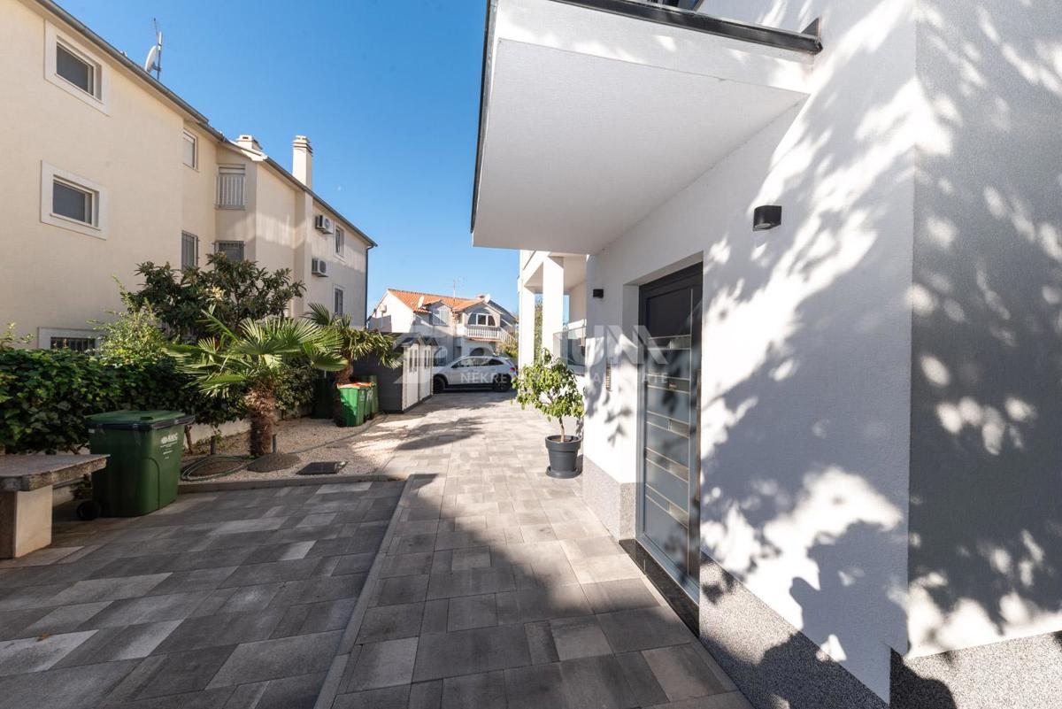 Apartmajska hiša v bližini plaže, Srima – Vodice