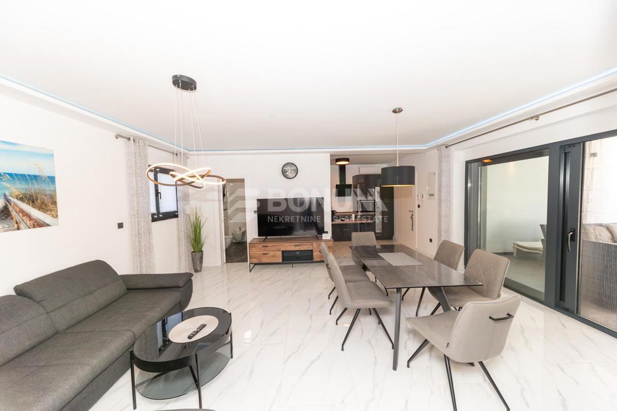 Apartmajska hiša v bližini plaže, Srima – Vodice