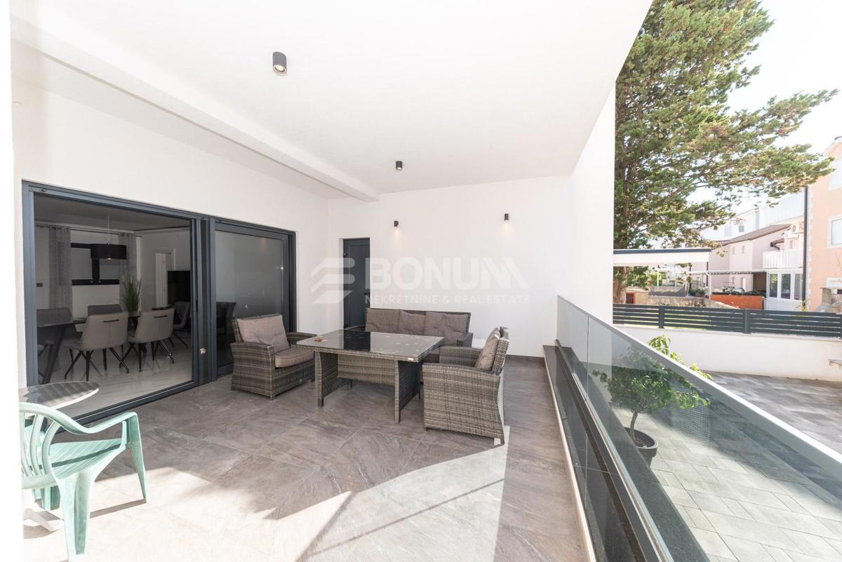 Apartmajska hiša v bližini plaže, Srima – Vodice