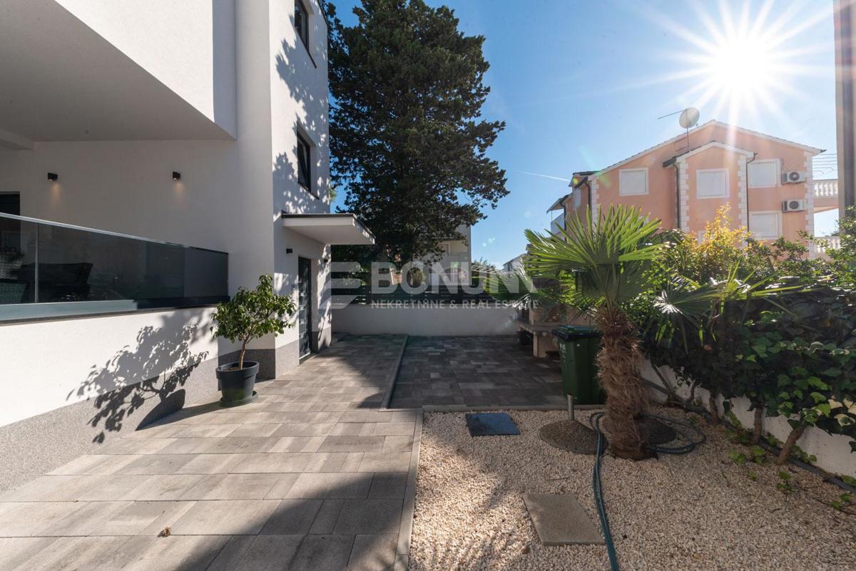 Apartmajska hiša v bližini plaže, Srima – Vodice