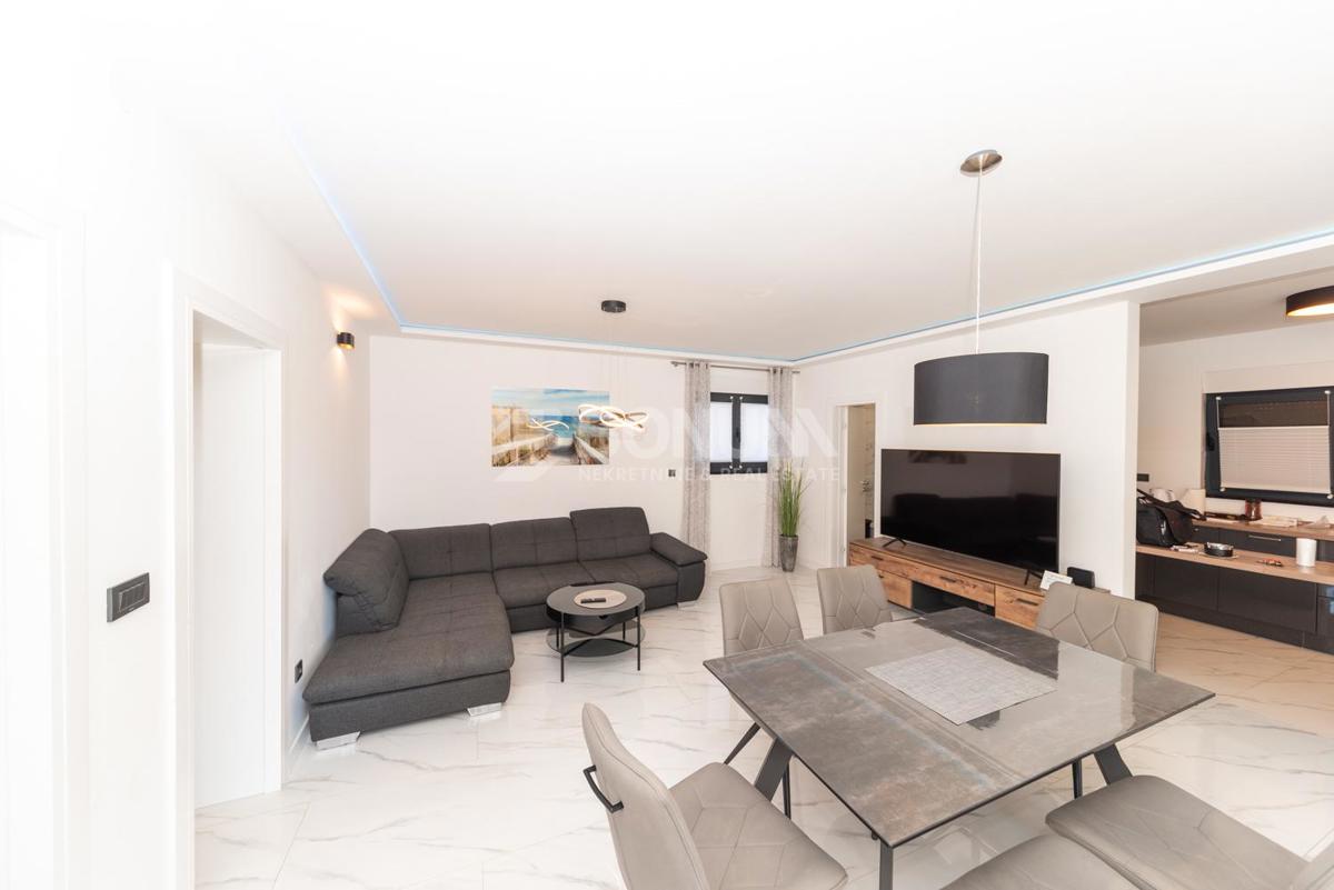 Apartmajska hiša v bližini plaže, Srima – Vodice