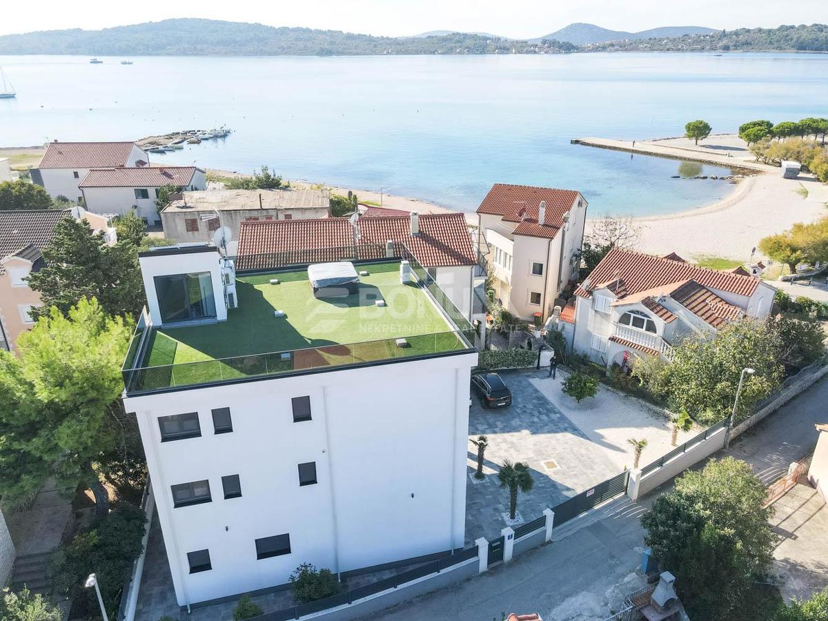 Apartmajska hiša v bližini plaže, Srima – Vodice