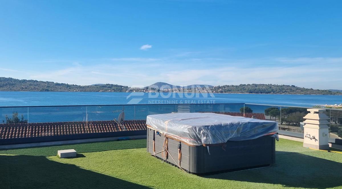 Apartmajska hiša v bližini plaže, Srima – Vodice