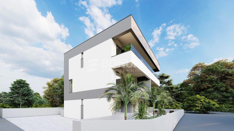 Prostorno stanovanje s teraso in pogledom na morje – Rovanjska