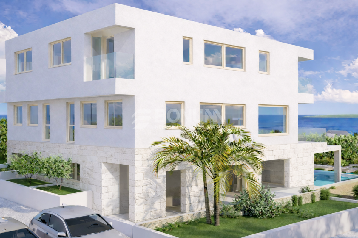 Luksuzna polsamostojna hiša s sistemom pametnega doma, neskončnim bazenom in pogledom na morje, Vodice