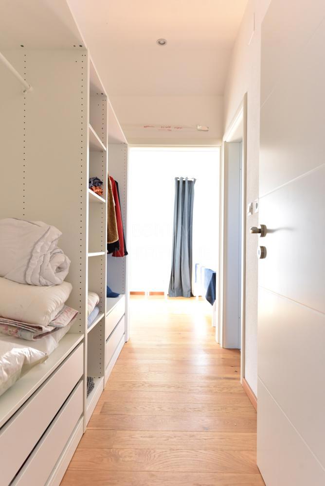 Lepa hiša z bazenom v mirnem zalivu, Tribunj