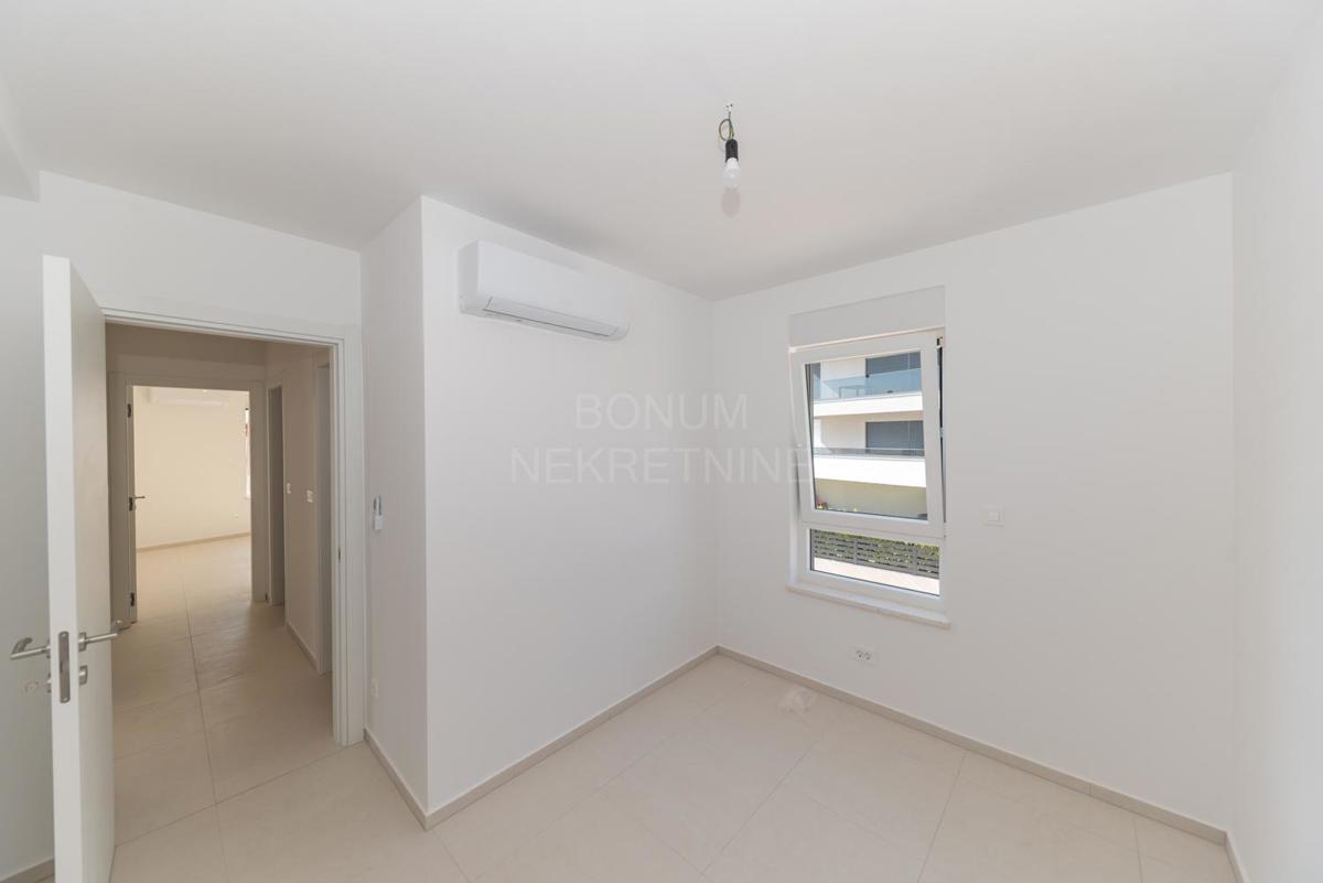Čudovit apartma (tri spalnice), prvo nadstropje, Vodice