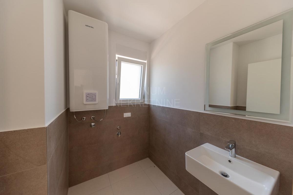 Čudovit apartma (tri spalnice), prvo nadstropje, Vodice