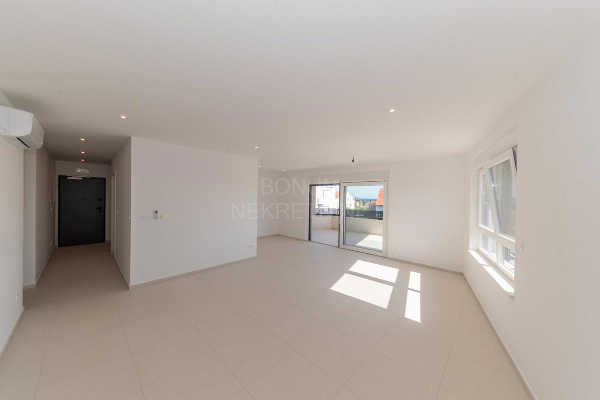 Čudovit apartma (tri spalnice), prvo nadstropje, Vodice