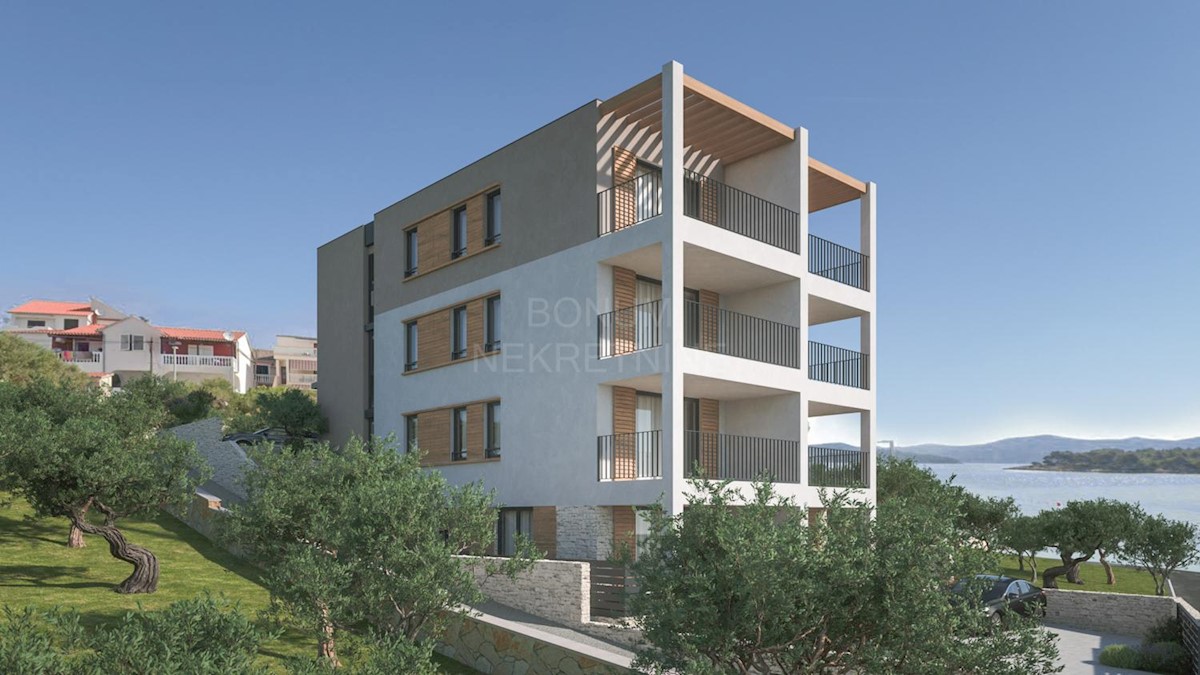 Apartma z vrtom, prva vrsta do morja, Jezera, otok Murter