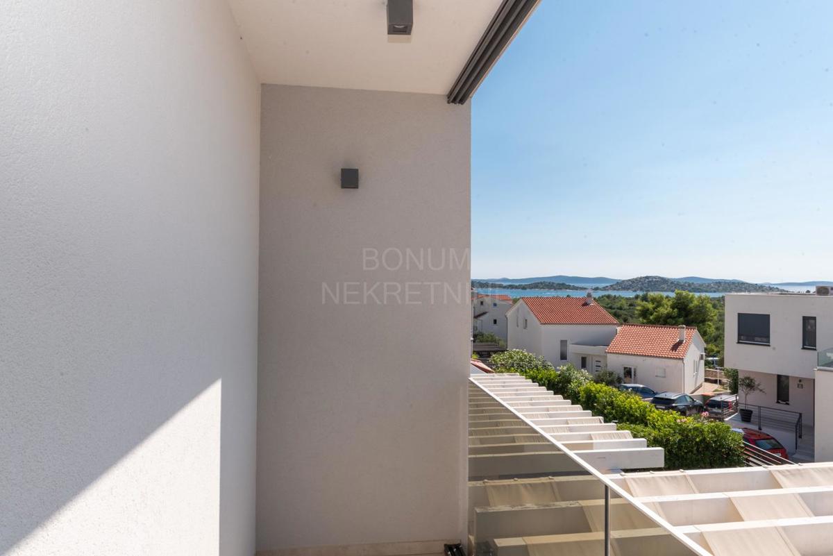 Čudovita opremljena hiša z bazenom, Vodice