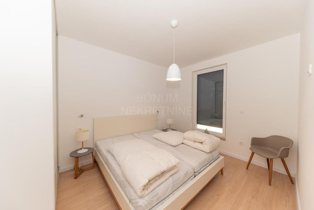 Čudovita opremljena hiša z bazenom, Vodice